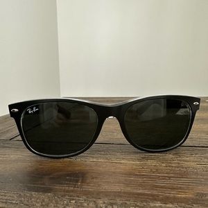 Ray-Ban New Wayfarer Matte Black on Transparent